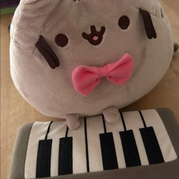 Gund Pusheen Keyboard Plush New with Tag 9.5 Inch Tall BAM! Exclusive RARE - Picture 1 of 6